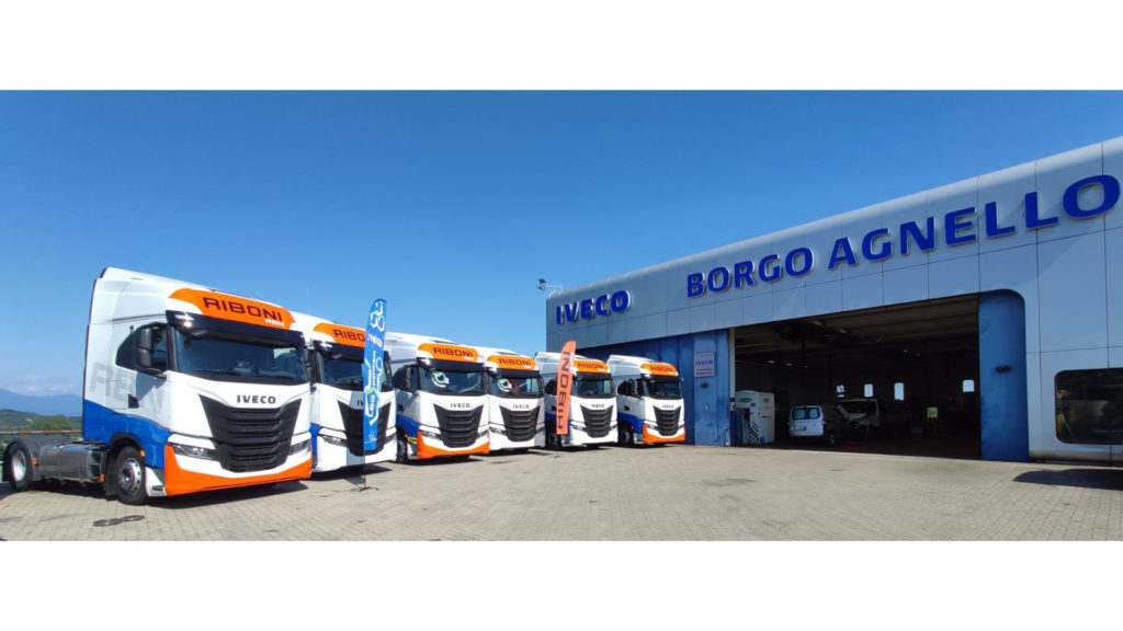 IVECO consegna dieci IVECO S-WAY a Riboni RBN Srl per il trasporto farmaci sulle tratte internazionali - Borgo Agnello consegna s way riboni rbn 5
