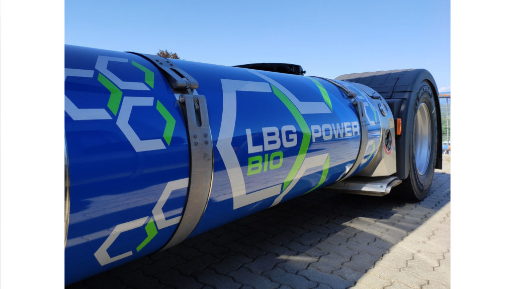 IVECO consegna dieci IVECO S-WAY a Riboni RBN Srl per il trasporto farmaci sulle tratte internazionali - Borgo Agnello consegna s way riboni rbn 6