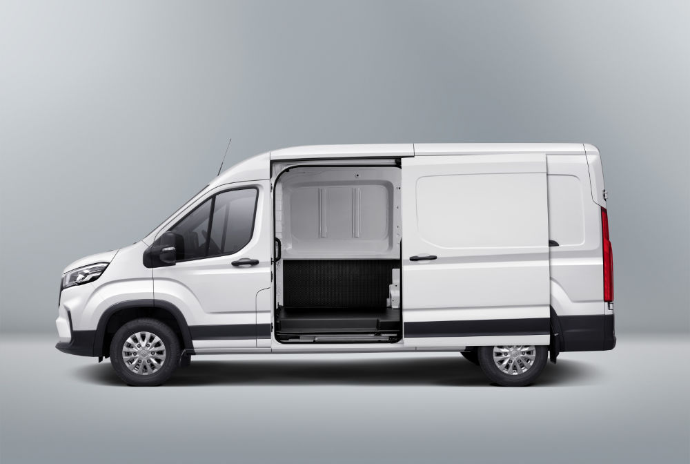 maxus-edeliver-9-volume-carico porta laterale Maxus eDeliver 9 aperta