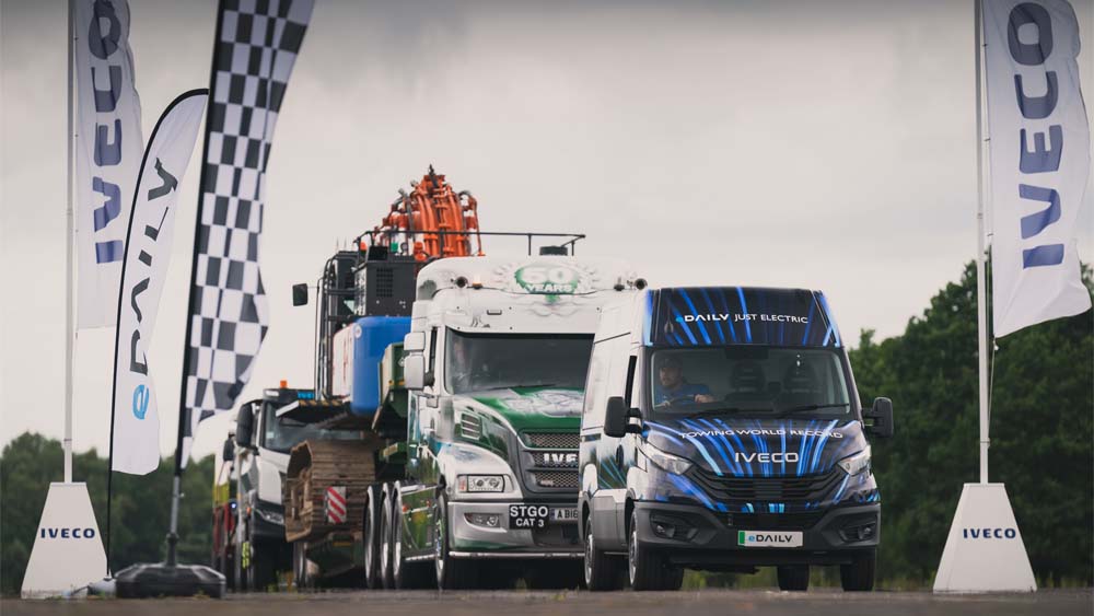 Guinness World Record IVECO eDaily per il carico più pesante trainato da un furgone elettrico - Borgo Agnello guinness world record iveco e daily 1