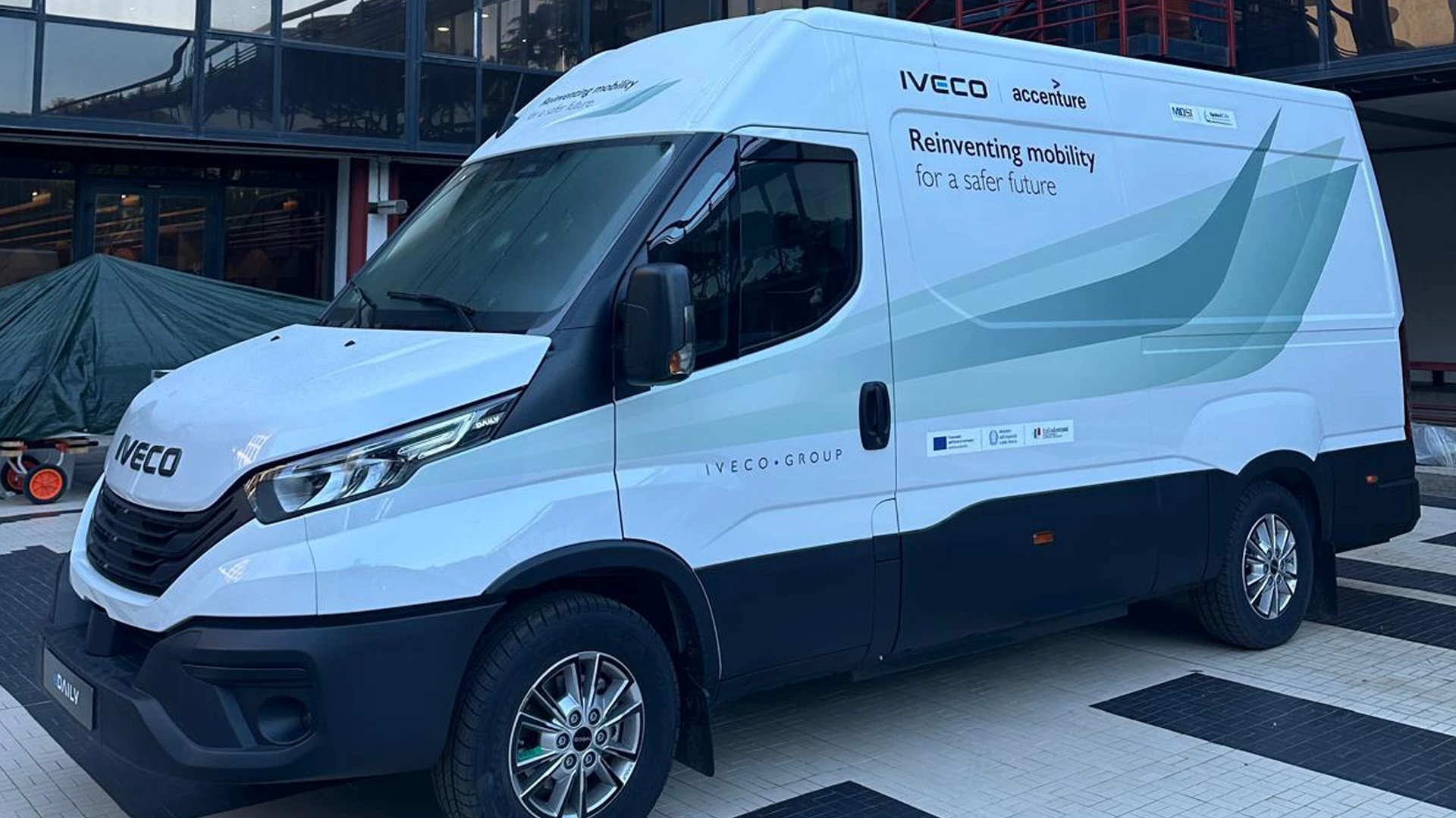 IVECO tecnologia V2X con Accenture sicurezza stradale a un nuovo livello