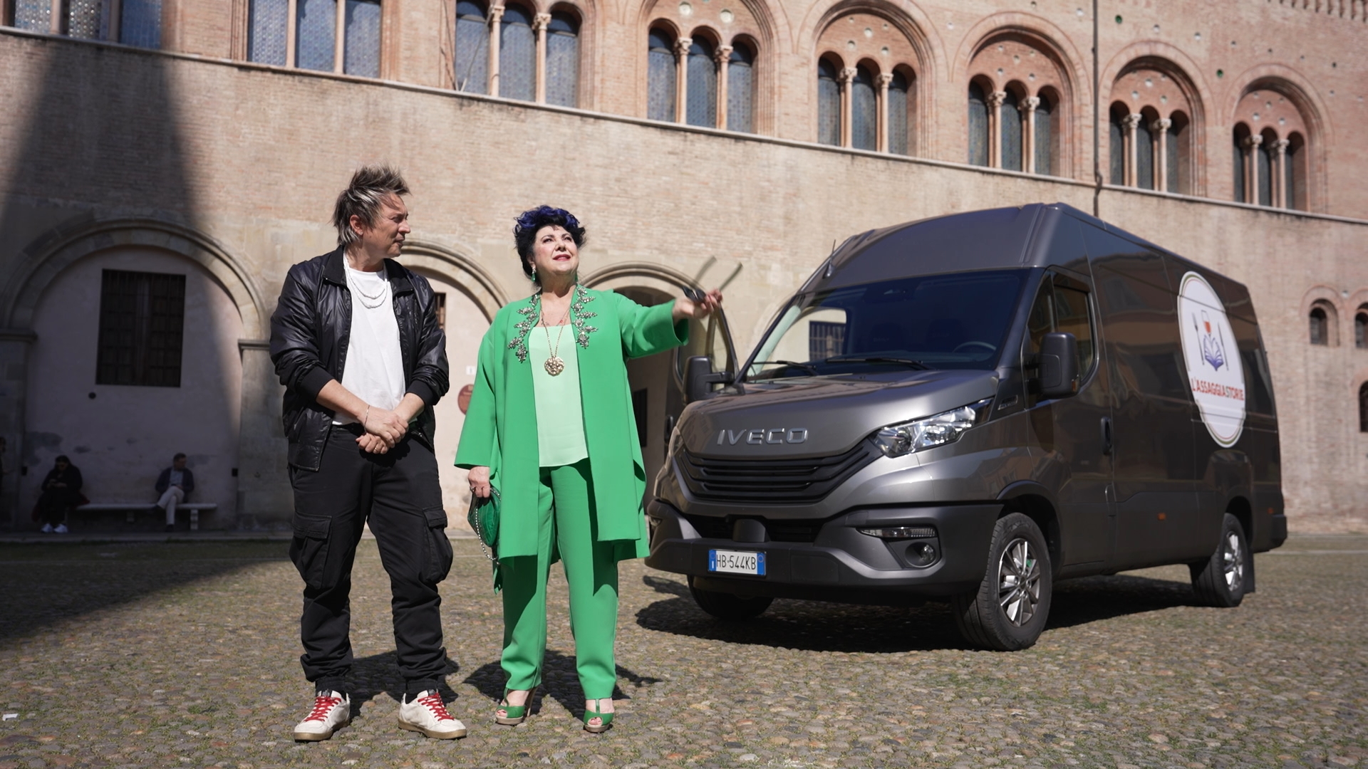 IVECO Daily HVO su La7: il furgone sostenibile è la star de L’Assaggiastorie, il nuovo programma sul cibo italiano