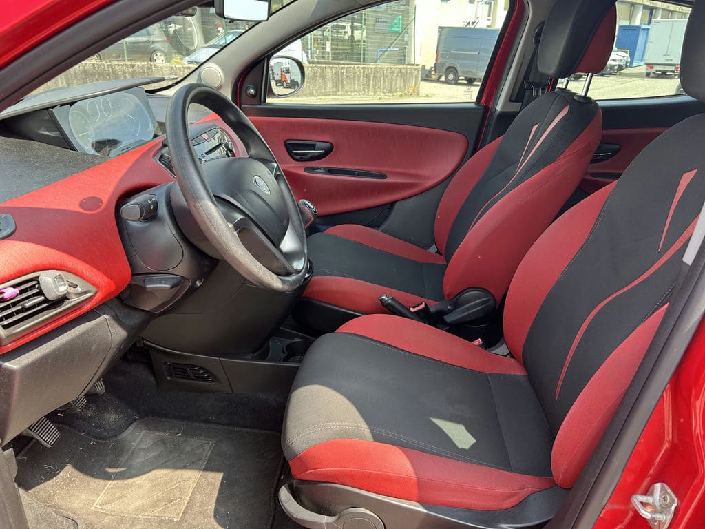 Lancia Ypsilon