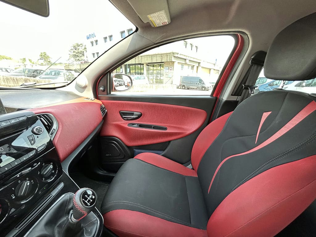 Lancia Ypsilon