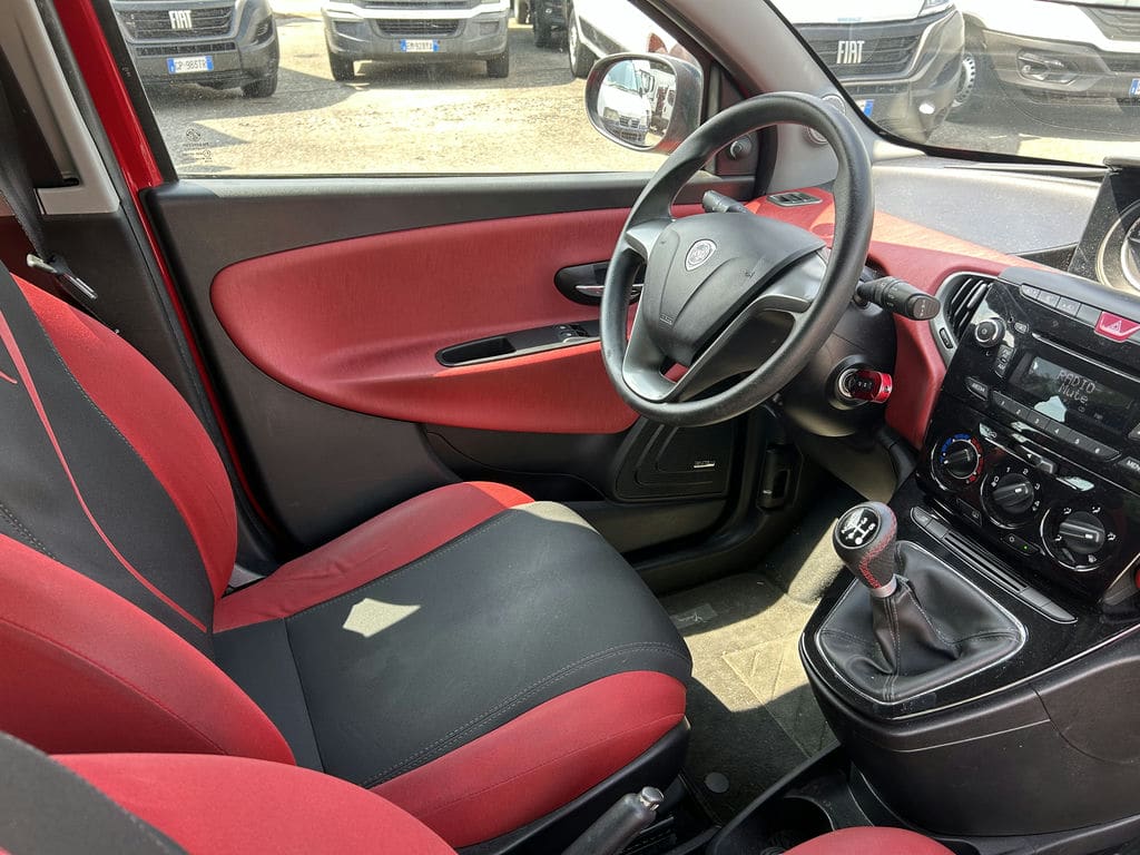 Lancia Ypsilon