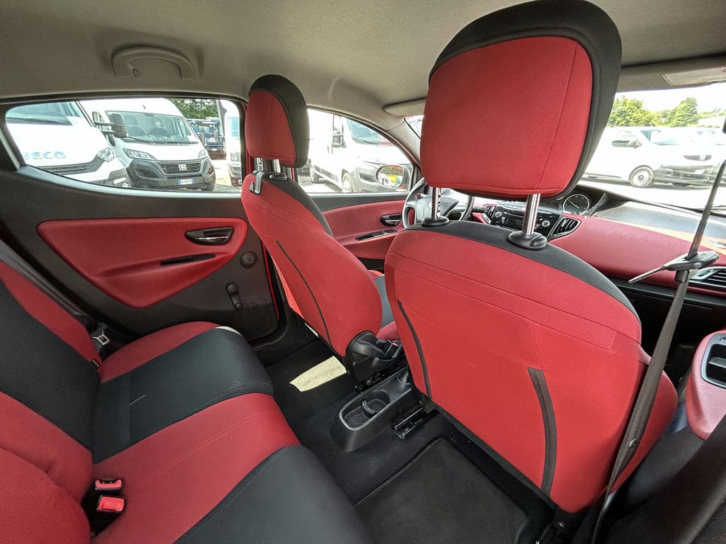 Lancia Ypsilon
